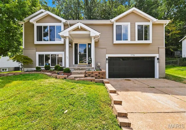 Photo 1 of Single family home for sale at 1776 Praise Blvd, Fenton, MO 63026 | MLS# MIS26057239 | Listing updated on 2026-09-14