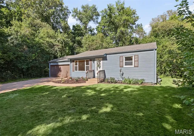Photo 1 of Single family home for sale at 66 Birch Dr, Belleville, IL 62223 | MLS# MIS26057240 | Listing updated on 2026-10-02