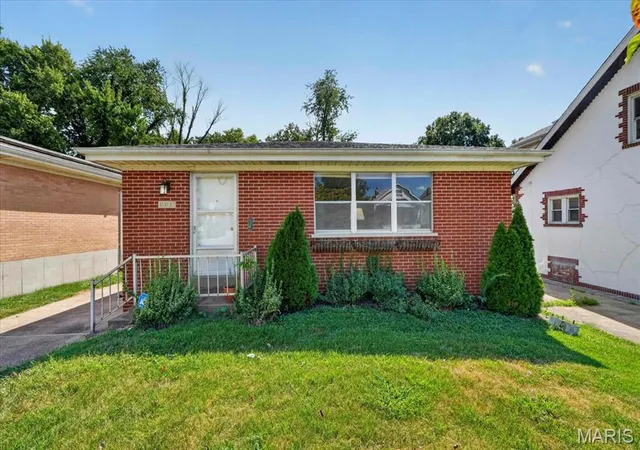 Photo 1 of Sale Pending at 4402 Tholozan Ave, Saint Louis, MO 63116 | MLS# MIS26057244 | Listing updated on 2026-09-12