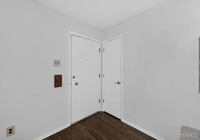 Photo 4 of Sale Pending at 4402 Tholozan Ave, Saint Louis, MO 63116 | MLS# MIS26057244 | Listing updated on 2026-09-12