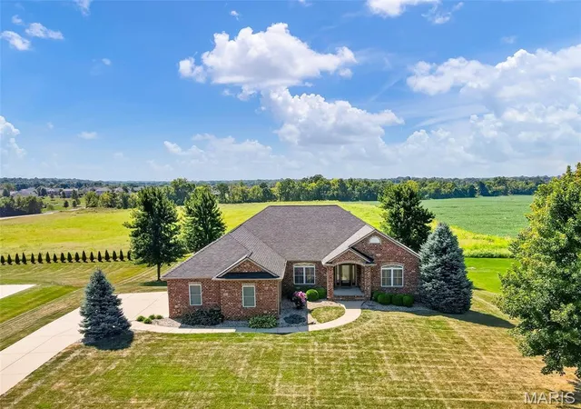 Photo 1 of Single family home for sale at 558 Lacroix Way, Columbia, IL 62236 | MLS# MIS26057249 | Listing updated on 2026-09-12