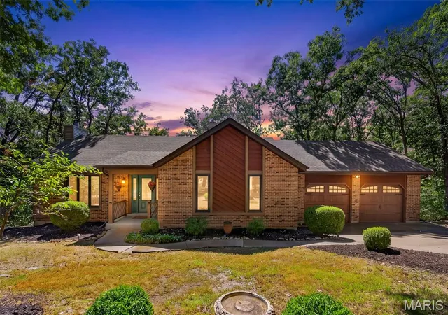 Photo 1 of Single family home for sale at 19 Greenview Dr, Defiance, MO 63341 | MLS# MIS26057258 | Listing updated on 2026-09-06
