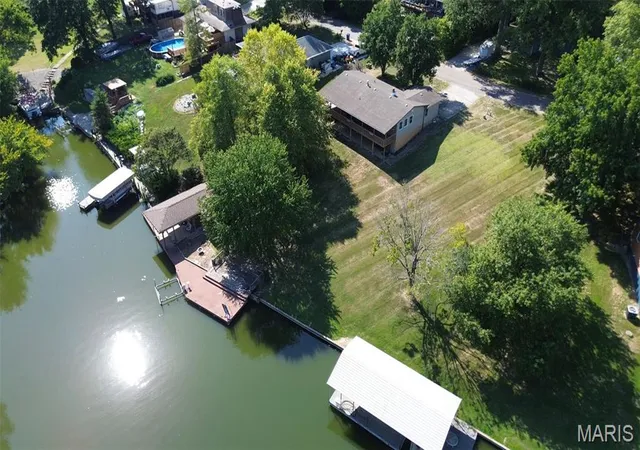 Photo 4 of Single family home for sale at 712 Riviera Cir, Edwardsville, IL 62025 | MLS# MIS26057264 | Listing updated on 2026-10-19