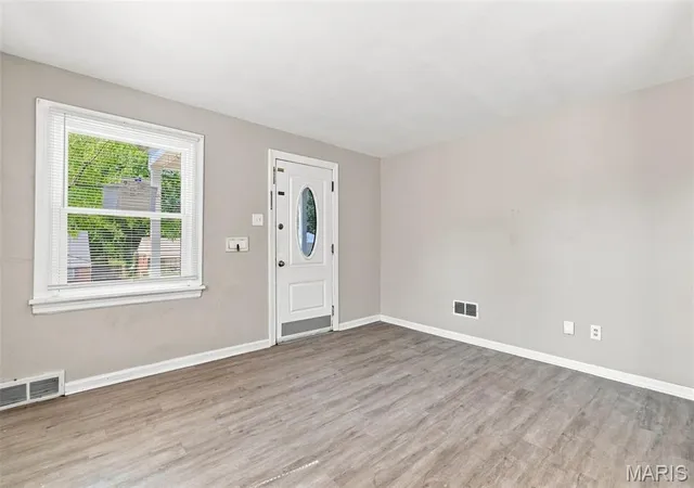 Photo 3 of Single family home for sale at 350 N New Florissant Rd, Florissant, MO 63031 | MLS# MIS26057265 | Listing updated on 2026-09-06
