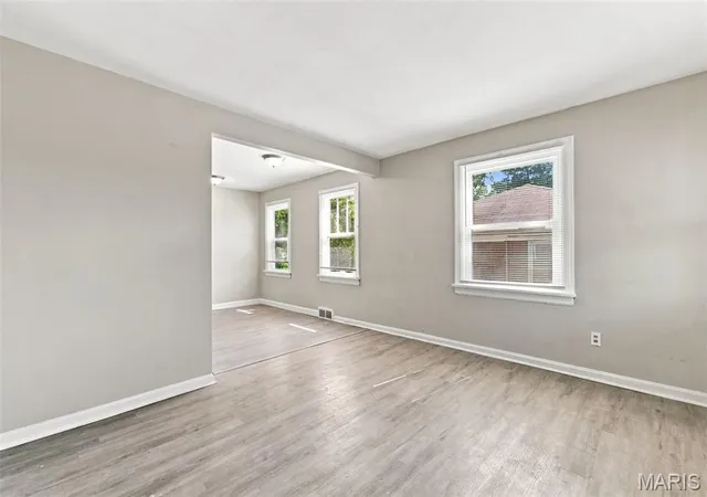 Photo 3 of Single family home for sale at 350 N New Florissant Rd, Florissant, MO 63031 | MLS# MIS26057265 | Listing updated on 2026-09-06