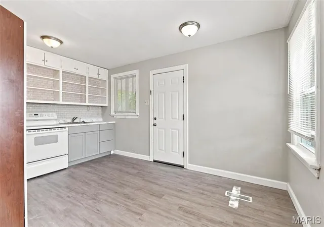 Photo 4 of Single family home for sale at 350 N New Florissant Rd, Florissant, MO 63031 | MLS# MIS26057265 | Listing updated on 2026-09-06
