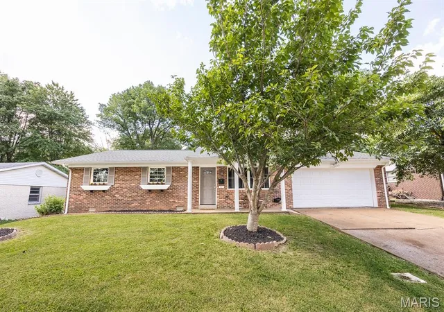 Photo 1 of Single family home for sale at 117 Williamsburg Dr, Belleville, IL 62221 | MLS# MIS26057275 | Listing updated on 2026-09-14