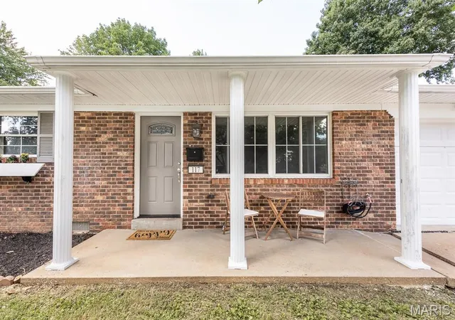Photo 3 of Single family home for sale at 117 Williamsburg Dr, Belleville, IL 62221 | MLS# MIS26057275 | Listing updated on 2026-09-14