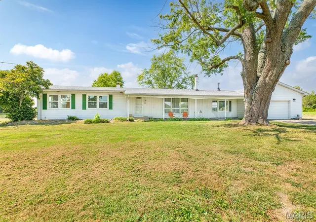 Photo 1 of Single family home for sale at 8204 Montclaire Ave, Brighton, IL 62012 | MLS# MIS26057280 | Listing updated on 2026-09-04