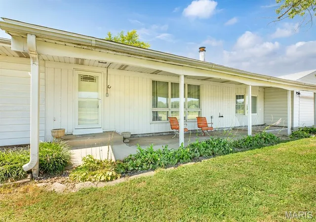 Photo 2 of Single family home for sale at 8204 Montclaire Ave, Brighton, IL 62012 | MLS# MIS26057280 | Listing updated on 2026-09-04