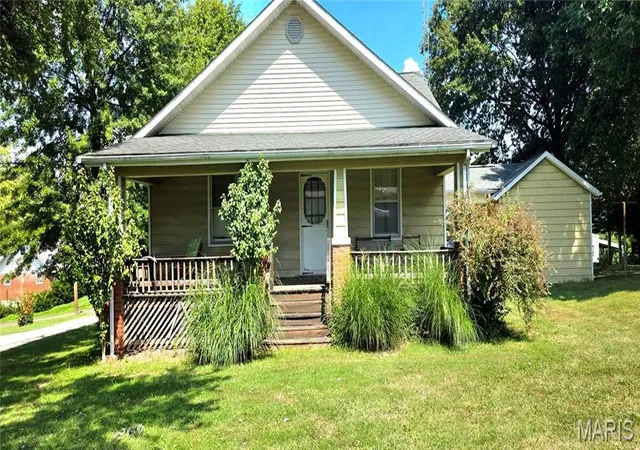 Photo 1 of Single family home for sale at 900 W Holmes St, Chester, IL 62233 | MLS# MIS26057284 | Listing updated on 2026-09-04