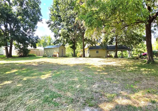 Photo 2 of Sale Pending at 900 W Holmes St, Chester, IL 62233 | MLS# MIS26057284 | Listing updated on 2026-10-15