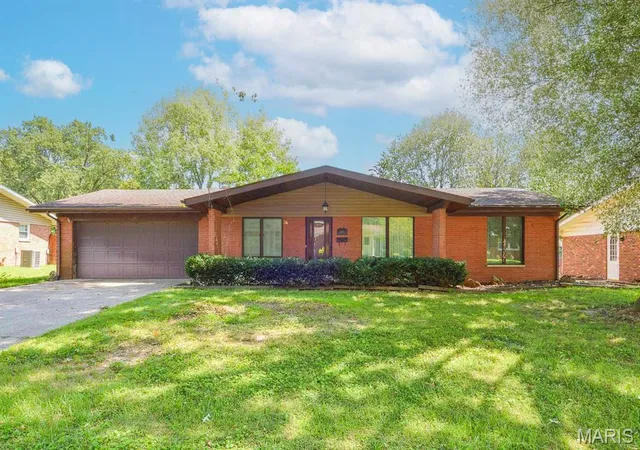 Photo 1 of Single family home for sale at 1628 Whitlow Dr, Belleville, IL 62226 | MLS# MIS26057295 | Listing updated on 2026-09-08