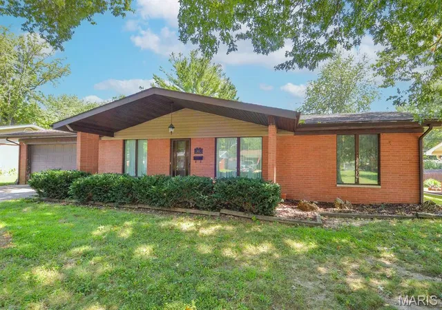 Photo 2 of Single family home for sale at 1628 Whitlow Dr, Belleville, IL 62226 | MLS# MIS26057295 | Listing updated on 2026-09-08