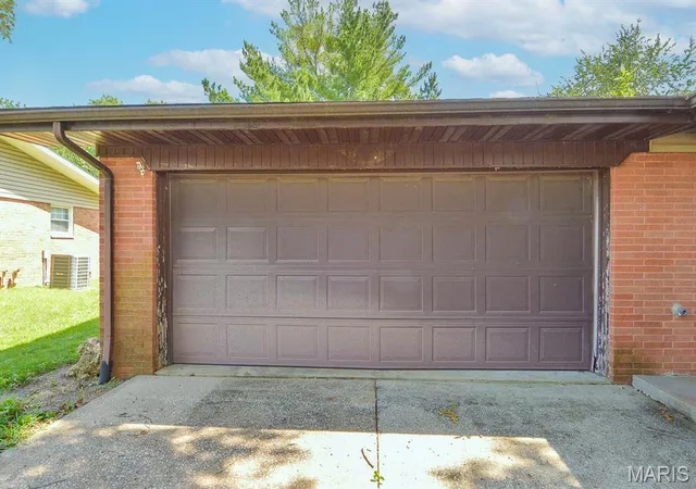 Photo 3 of Single family home for sale at 1628 Whitlow Dr, Belleville, IL 62226 | MLS# MIS26057295 | Listing updated on 2026-09-08