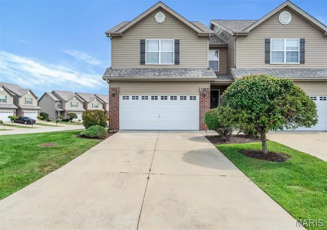 Photo 1 of Townhouse for sale at 871 Foxgrove Dr, Fairview Heights, IL 62208 | MLS# MIS26057297 | Listing updated on 2026-09-24