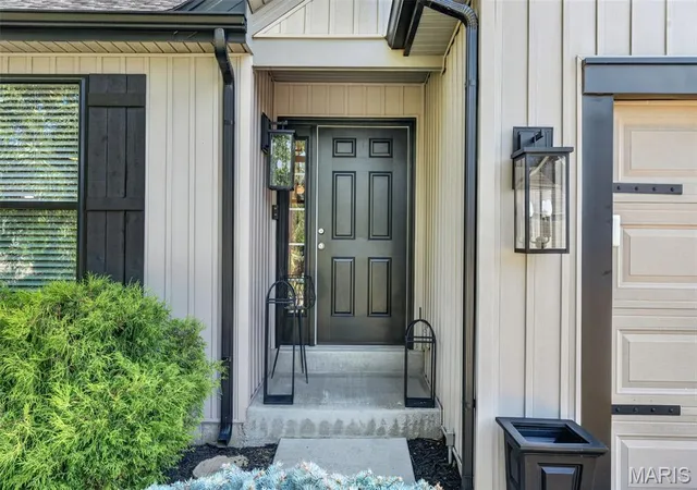 Photo 3 of Sale Pending at 557 Crystal Strm Dr, Wentzville, MO 63385 | MLS# MIS26057301 | Listing updated on 2026-09-18