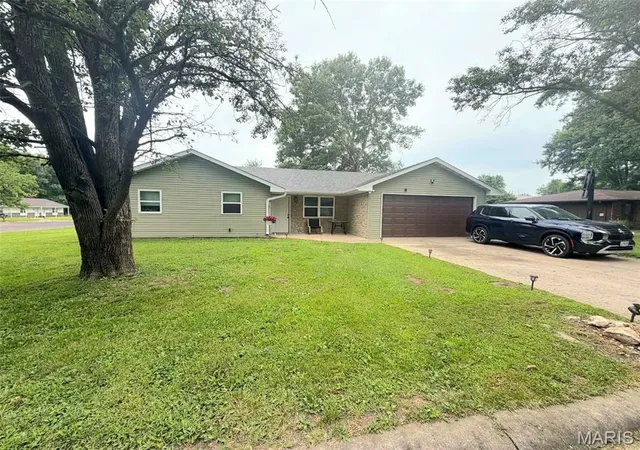 Single family home for sale at 7305 N Wishing Well Dr, Columbia, MO 65202 | MLS# MIS26057304