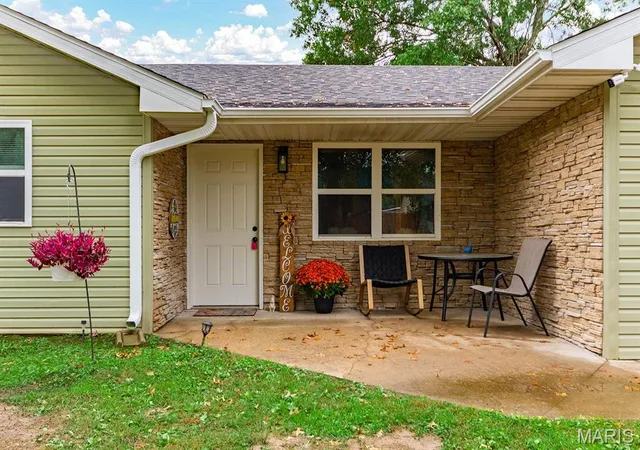 Photo 1 of Single family home for sale at 7305 N Wishing Well Dr, Columbia, MO 65202 | MLS# MIS26057304 | Listing updated on 2026-10-18