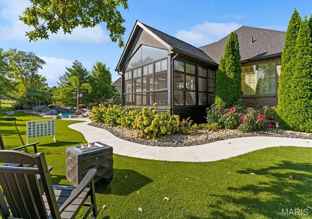Photo 4 of Single family home for sale at 348 Forest Oaks Dr, Caseyville, IL 62232 | MLS# MIS26057309 | Listing updated on 2026-10-14