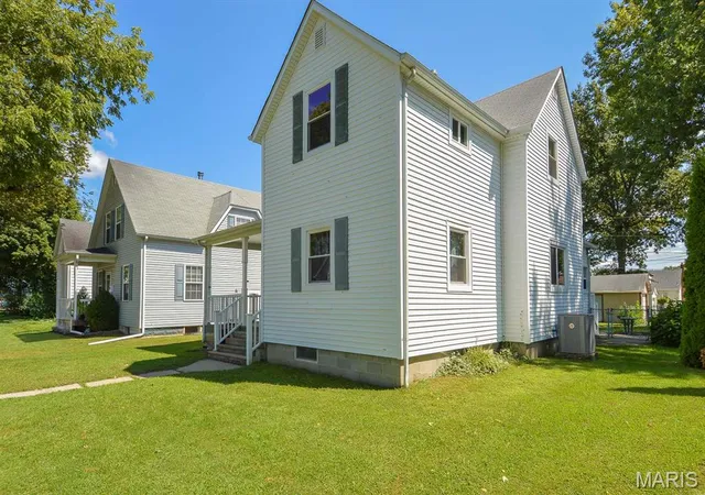 Photo 2 of Single family home for sale at 1409 Lemon St, Highland, IL 62249 | MLS# MIS26057310 | Listing updated on 2026-09-04