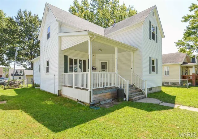 Photo 3 of Single family home for sale at 1409 Lemon St, Highland, IL 62249 | MLS# MIS26057310 | Listing updated on 2026-09-04