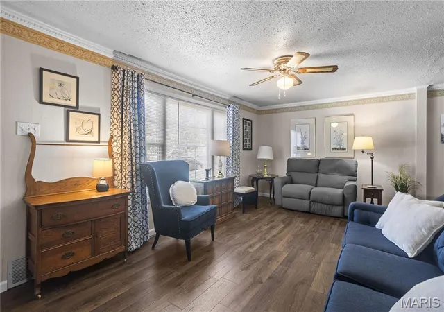 Photo 2 of Sale Pending at 164 Graham Rd, Florissant, MO 63031 | MLS# MIS26057314 | Listing updated on 2026-09-18