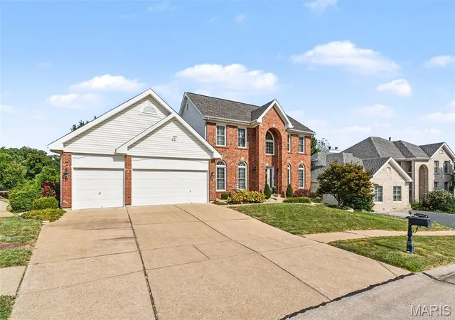 Photo 3 of Single family home for sale at 4960 Sunset Oaks Ln, Saint Louis, MO 63128 | MLS# MIS26057325 | Listing updated on 2026-10-05