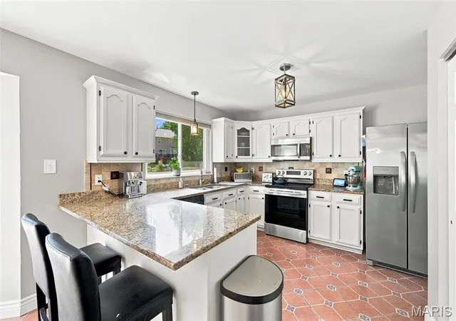 Photo 3 of Single family home for sale at 1042 Remington Oaks Ct, Fenton, MO 63026 | MLS# MIS26057328 | Listing updated on 2026-10-04