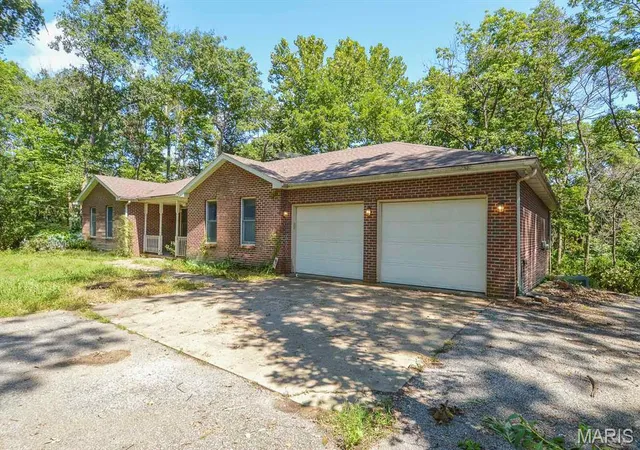 Photo 2 of Single family home for sale at 52 Dinkins Ct, Freeburg, IL 62243 | MLS# MIS26057332 | Listing updated on 2026-09-08