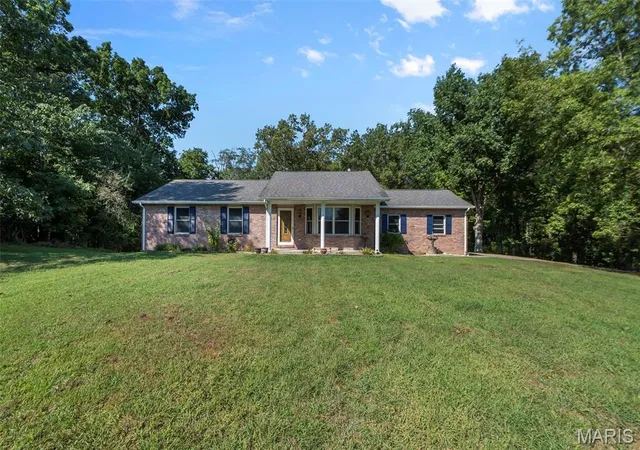Photo 1 of Single family home for sale at 221 Bella Oaks Ln, Jackson, MO 63755 | MLS# MIS26057359 | Listing updated on 2026-09-04