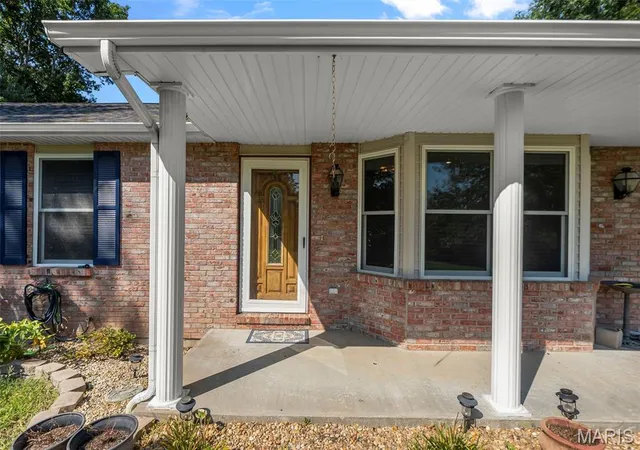Photo 2 of Single family home for sale at 221 Bella Oaks Ln, Jackson, MO 63755 | MLS# MIS26057359 | Listing updated on 2026-09-04