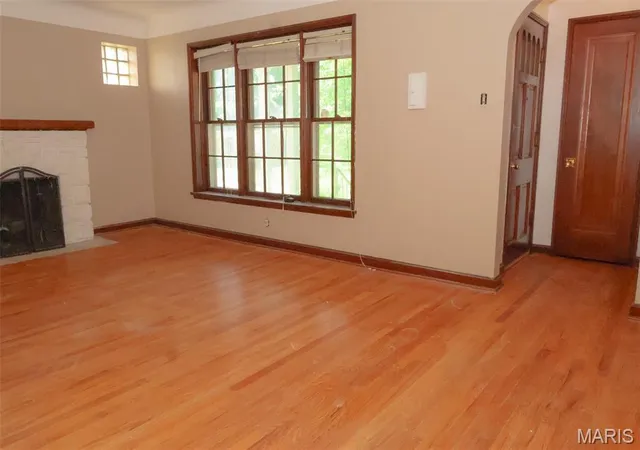 Photo 3 of Sale Pending at 1067 Melvin Ave, Saint Louis, MO 63137 | MLS# MIS26057362 | Listing updated on 2026-09-16