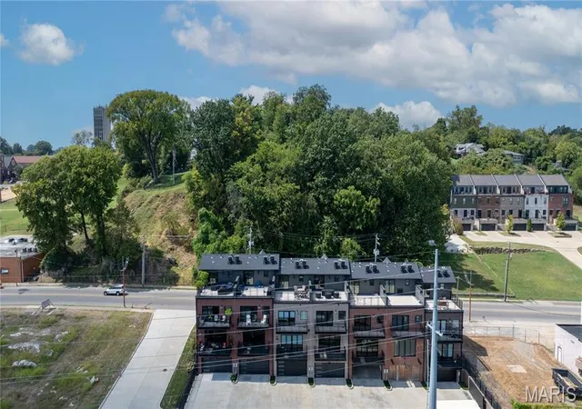 Photo 3 of Townhouse for sale at 292 N Main St, Cape Girardeau, MO 63701 | MLS# MIS26057364 | Listing updated on 2026-09-14