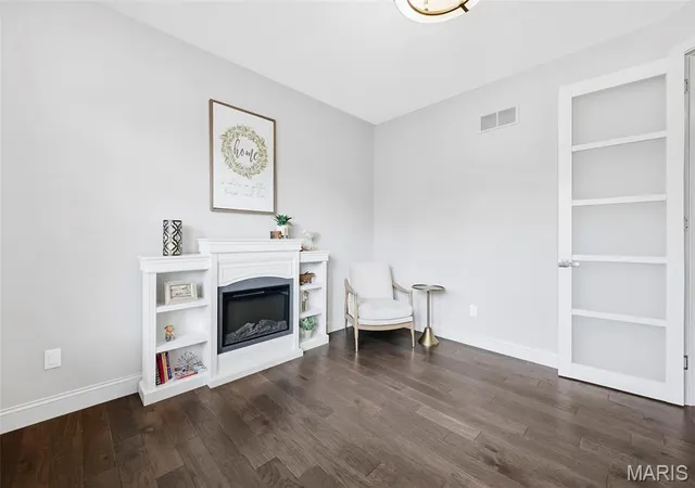 Photo 3 of Single family home for sale at 140 Oakleigh Park Ln, Saint Charles, MO 63303 | MLS# MIS26057369 | Listing updated on 2026-10-04
