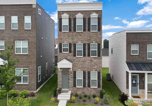 Photo 1 of Single family home for sale at 9409 Vandervoort Ct, Saint Louis, MO 63126 | MLS# MIS26057372 | Listing updated on 2026-09-14