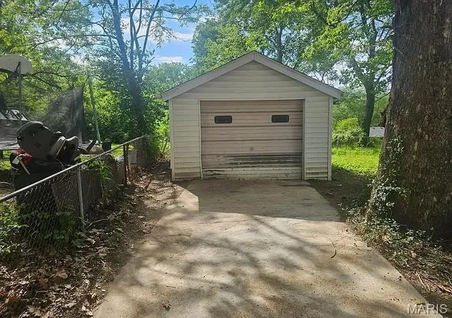 Photo 17 of Single family home for sale at 10071 Diamond Dr, Saint Louis, MO 63137 | MLS# MIS26057373 | Listing updated on 2026-10-02
