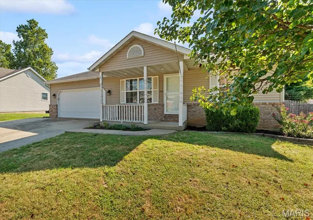 Photo 2 of Single family home for sale at 708 S Library St, Waterloo, IL 62298 | MLS# MIS26057374 | Listing updated on 2026-09-06