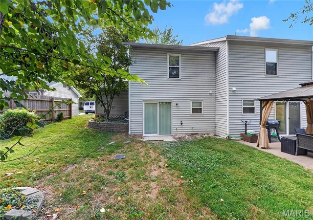 Listing Photo 2 - Condo for sale in building located at 306 Della Dr, Saint Peters, MO 63376