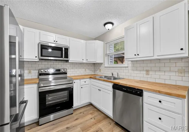 Listing Photo 3 - Condo for sale in building located at 306 Della Dr, Saint Peters, MO 63376