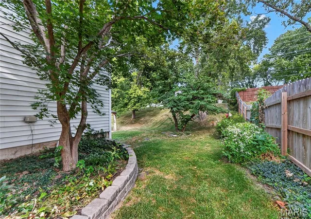 Listing Photo 4 - Condo for sale in building located at 306 Della Dr, Saint Peters, MO 63376