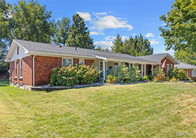 Photo 3 of Sale Pending at 11958 Rocky Dr, Saint Louis, MO 63141 | MLS# MIS26057396 | Listing updated on 2026-09-26