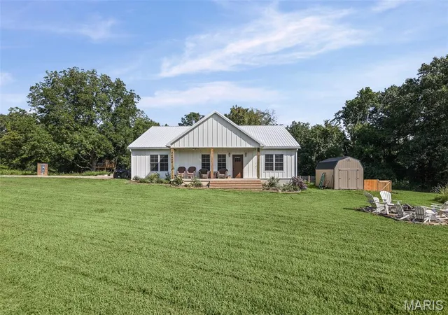 Photo 4 of House for sale at 26068 Elsah Hills Dr, Dow, IL 62022 | MLS# MIS26057424 | Listing updated on 2026-10-24