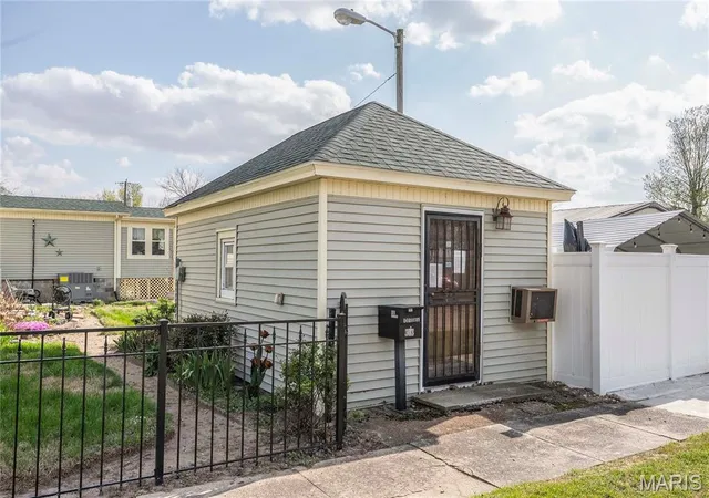 Photo 4 of Single family home for sale at 303 Dorothy St, Sikeston, MO 63801 | MLS# MIS26057430 | Listing updated on 2026-09-06
