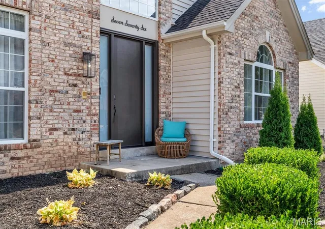 Photo 2 of Sale Pending at 776 Emerald Oaks Ct, Eureka, MO 63025 | MLS# MIS26057431 | Listing updated on 2026-09-12
