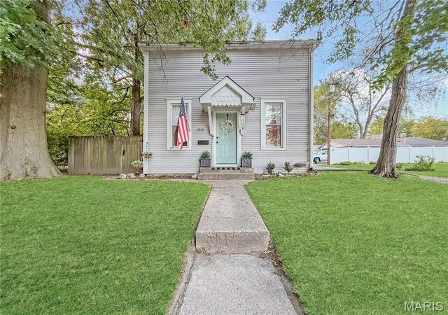 Single family home for sale at 1015 E A St, Belleville, IL 62220 | MLS# MIS26057432
