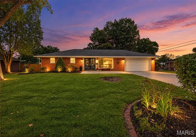 Photo 1 of Single family home for sale at 4303 Chadwick Dr, Alton, IL 62002 | MLS# MIS26057435 | Listing updated on 2026-10-05
