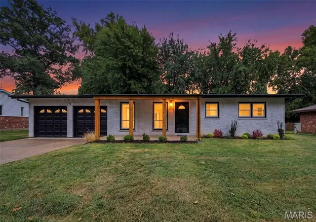 Photo 3 of Single family home for sale at 210 S Duchesne Dr, Saint Charles, MO 63301 | MLS# MIS26057444 | Listing updated on 2026-09-24