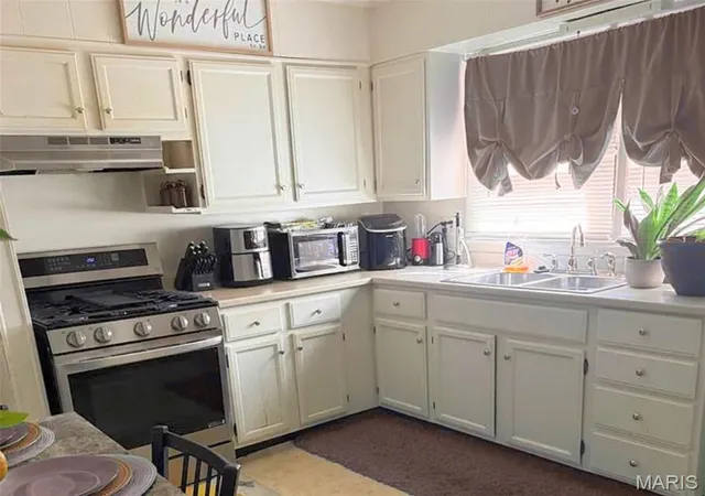 Photo 3 of Sale Pending at 7028 Julian Ave, Saint Louis, MO 63130 | MLS# MIS26057445 | Listing updated on 2026-10-08