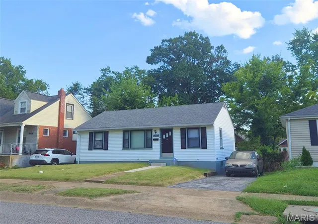 Photo 10 of Sale Pending at 7028 Julian Ave, Saint Louis, MO 63130 | MLS# MIS26057445 | Listing updated on 2026-10-08